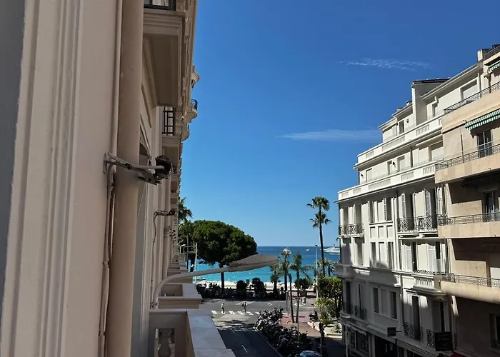 Sublime 2 Pieces Vue Palais Miramar Cannes