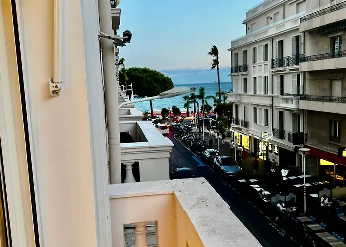 Sublime 2 Pieces Vue Palais Miramar Cannes